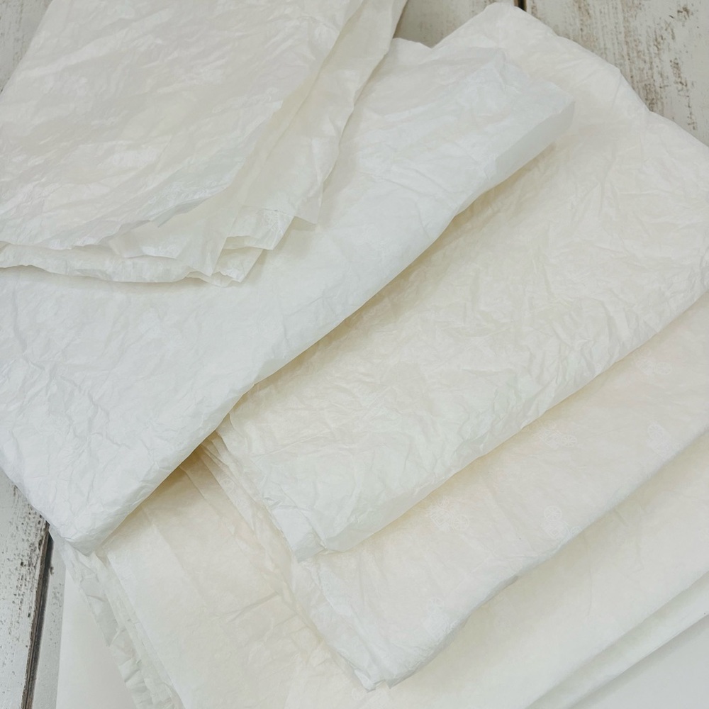 Coach White Gift Box and Tissue Paper Bundle Gift Wrap - Picture 8 of 11